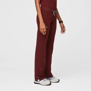 FIGS Women's Workwear Burgundy Straight Leg Kade Cargo Scrub Pants Small Petite
